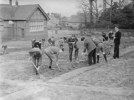 1941 Gardening 01