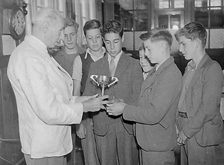 1948 Gardening Cup 01