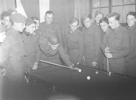 1940 Troops Centre 02