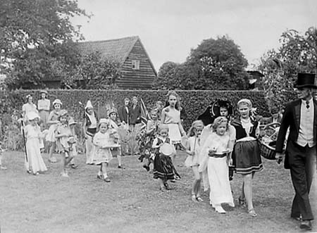 1945 Fancy Dress 07