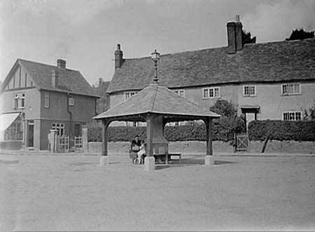 1951 Bus Shelter 01