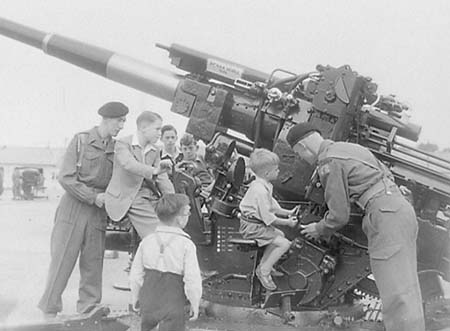 1950 Artillery Display 16