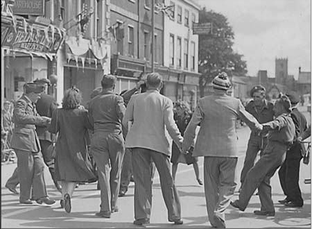 1945 Floats Parade 07
