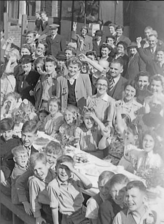 1945 Street Parties 38