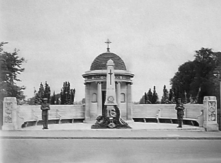 1938 War Memorial 02