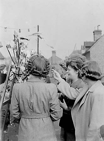 1945 Fancy Dress 05