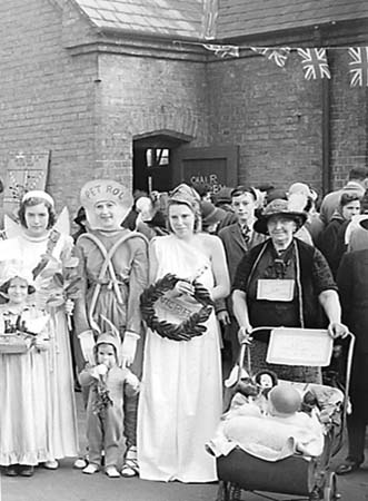 1945 Fancy Dress 09