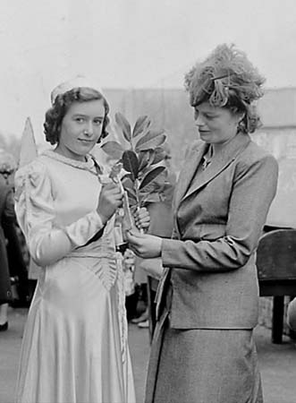 1945 Fancy Dress 19
