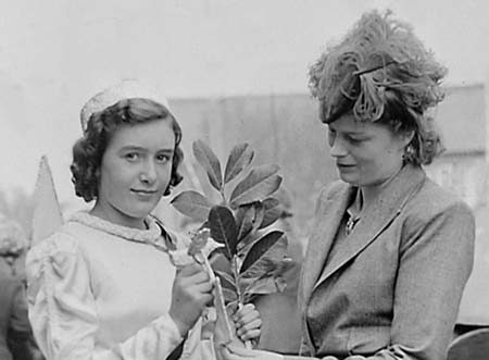 1945 Fancy Dress 20