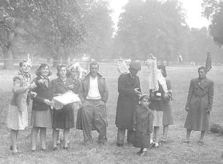 1945 Garden Fete 04