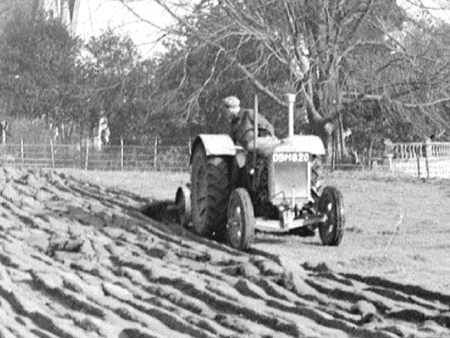 Ploughing 1943.2137