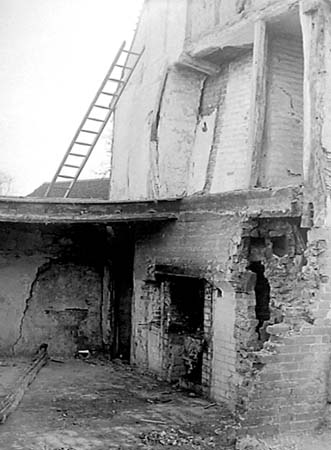 1949 Old House 09