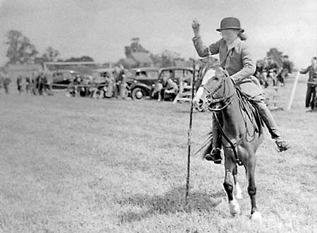 1945 Gymkhana 02