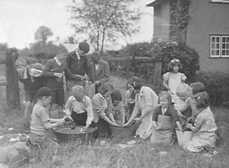 1942 Children 01