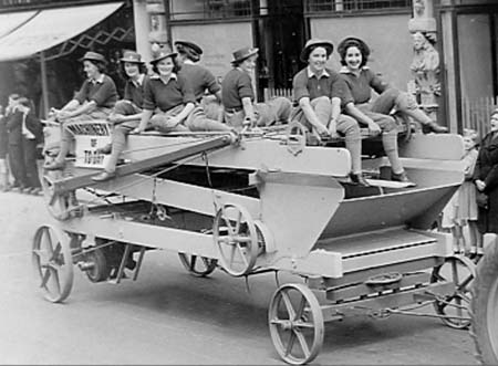 Farming Parade 27 1943