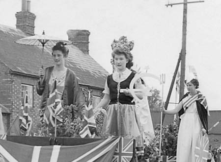 Hulcote May Day 08 1945