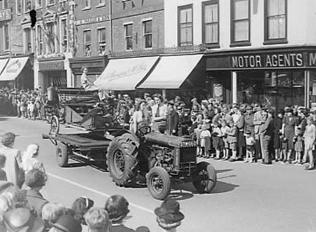 Parade 05 1943