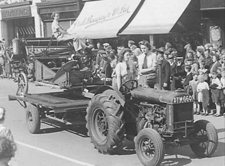 Parade 06 1943