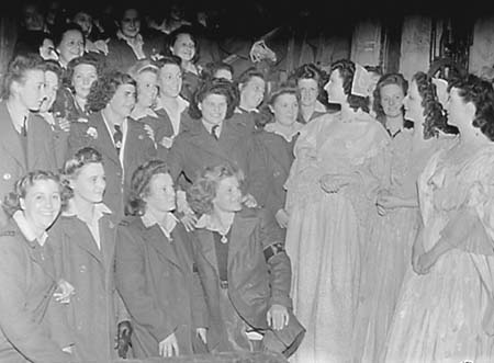 Theatre Visit 06 1946