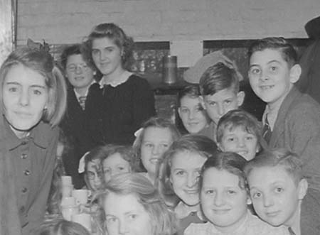 1945 Childrens Party 08