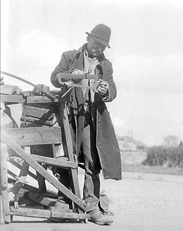1951 Knife Grinder 01