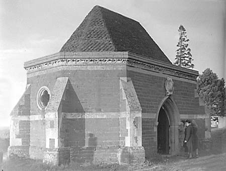 1947 Mausoleum 01