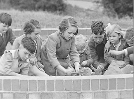 1948 Children Playing 04