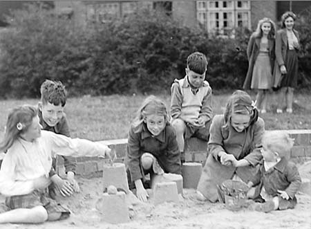 1948 Children Playing 08