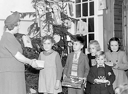 1948 Christmas Party 02