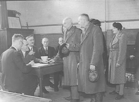 1942 Elderly People 02