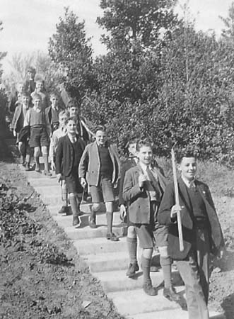 1943 Boy Gardeners 01