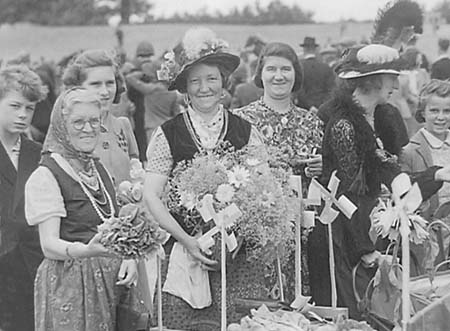 1943 Forces Fundraising 05