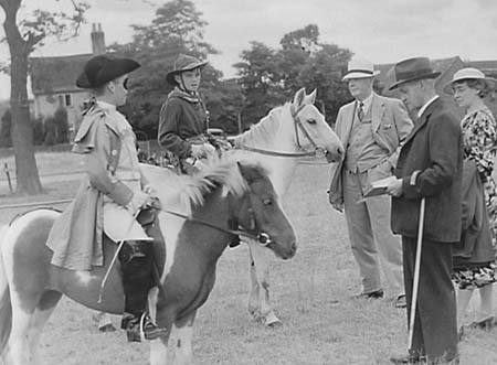 1943 Forces Fundraising 08