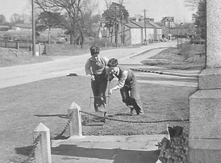1943 War Memorial 02