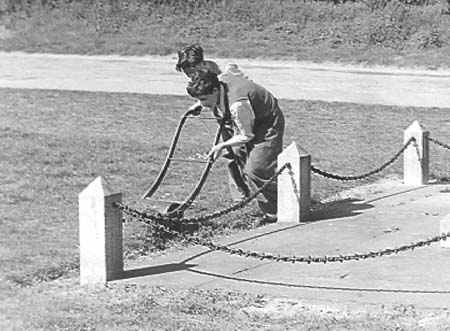 1943 War Memorial 04
