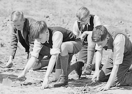 1944 Schoolboys 03