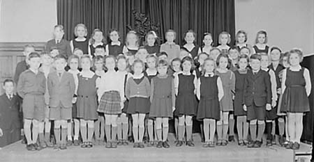 1945 School Group 05