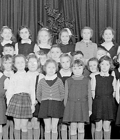 1945 School Group 07