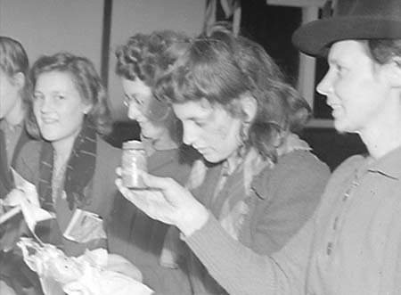 1945 Xmas Sale 02