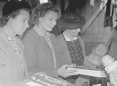 1946 Indoor Sale 05