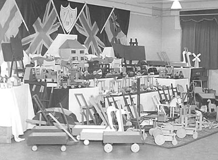 1944 Toy Making 01