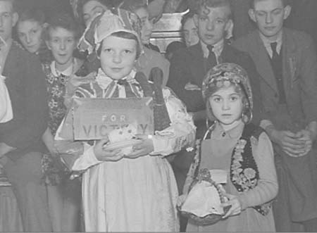 1944 Fancy Dress 09