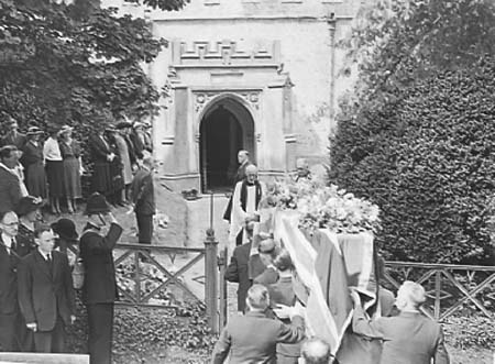 1940 Big Funeral 06
