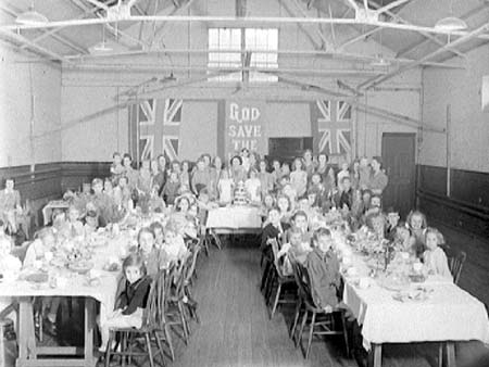 Childrens Party 1945.2580