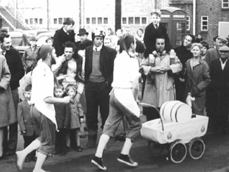 Pram Race.1960s.5378