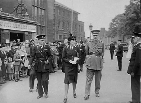 1943 VIP Visit 01