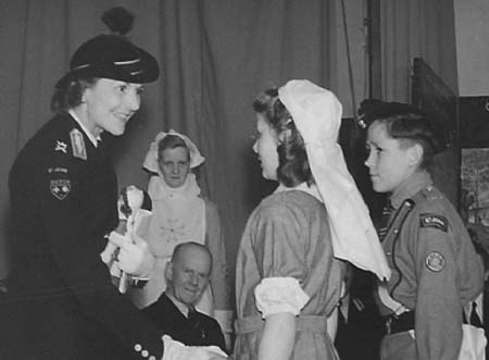 1943 VIP Visit 05