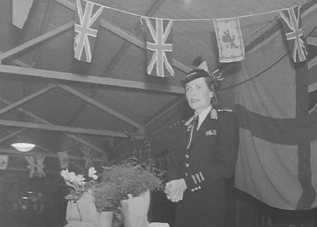 1943 VIP Visit 06