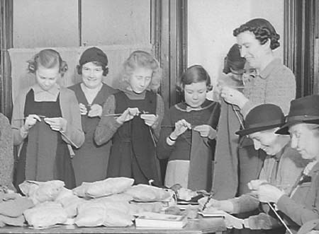 1940 Knitting Group 02
