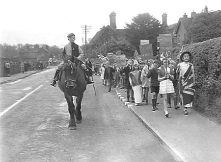 1941 Parade 01